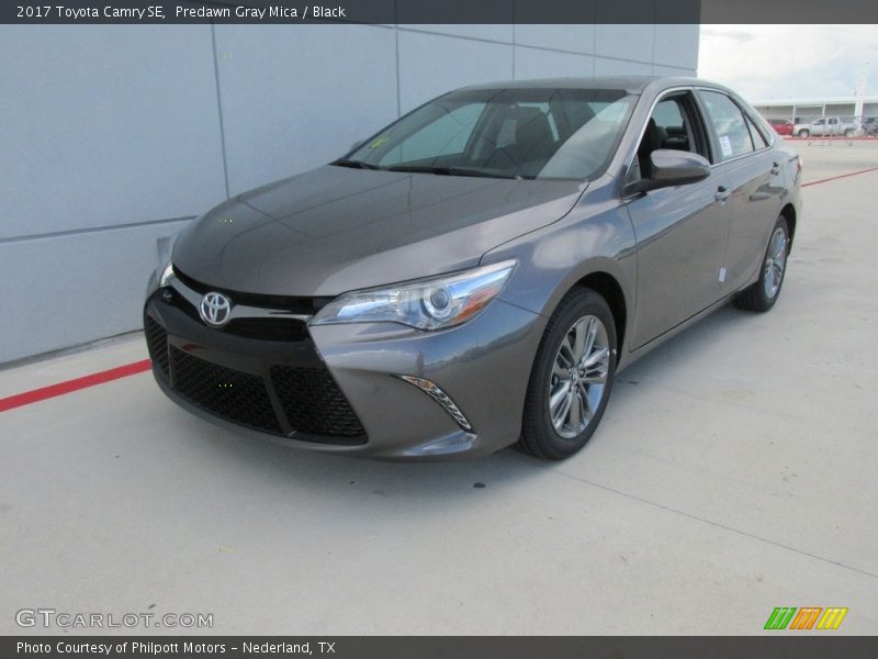 Front 3/4 View of 2017 Camry SE