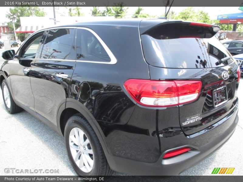 Ebony Black / Satin Black 2016 Kia Sorento L