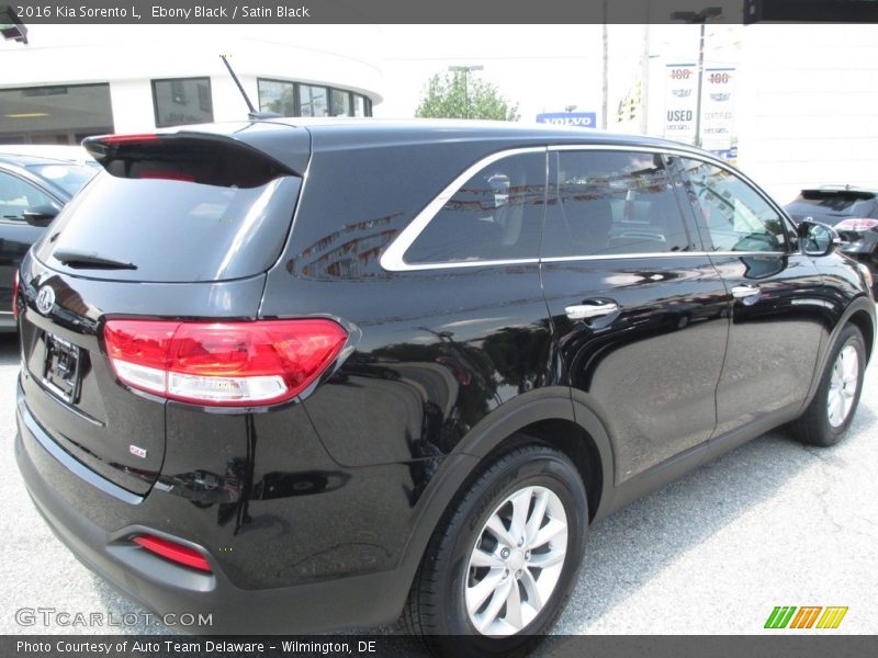 Ebony Black / Satin Black 2016 Kia Sorento L