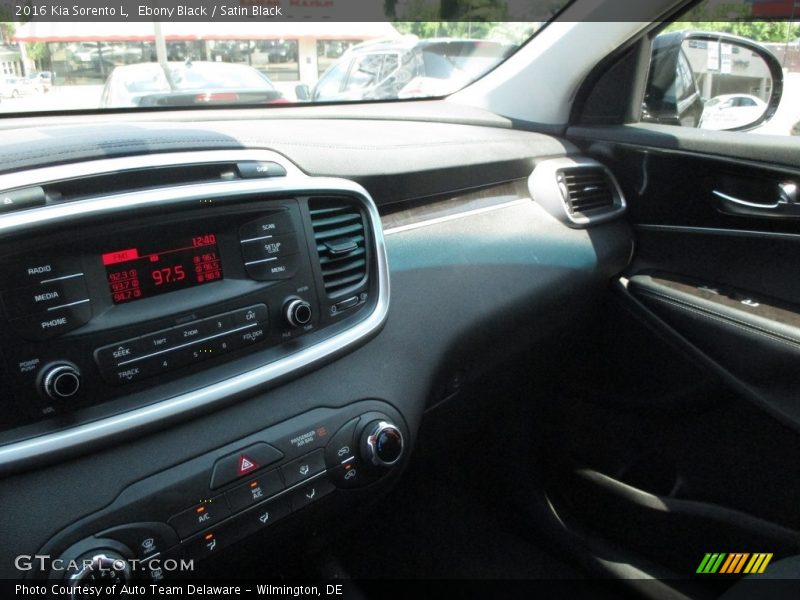 Ebony Black / Satin Black 2016 Kia Sorento L