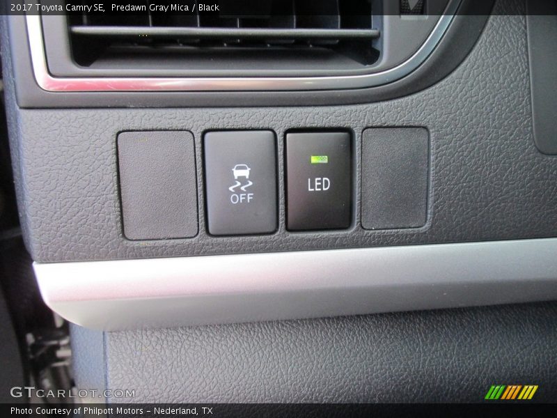 Controls of 2017 Camry SE