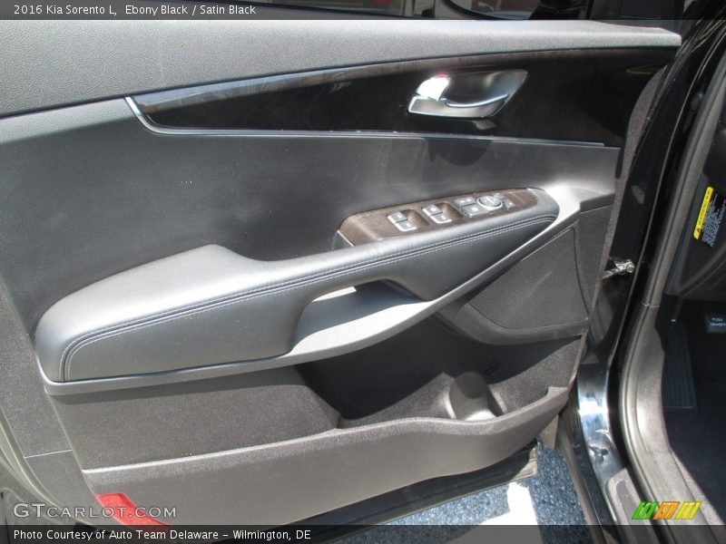 Ebony Black / Satin Black 2016 Kia Sorento L