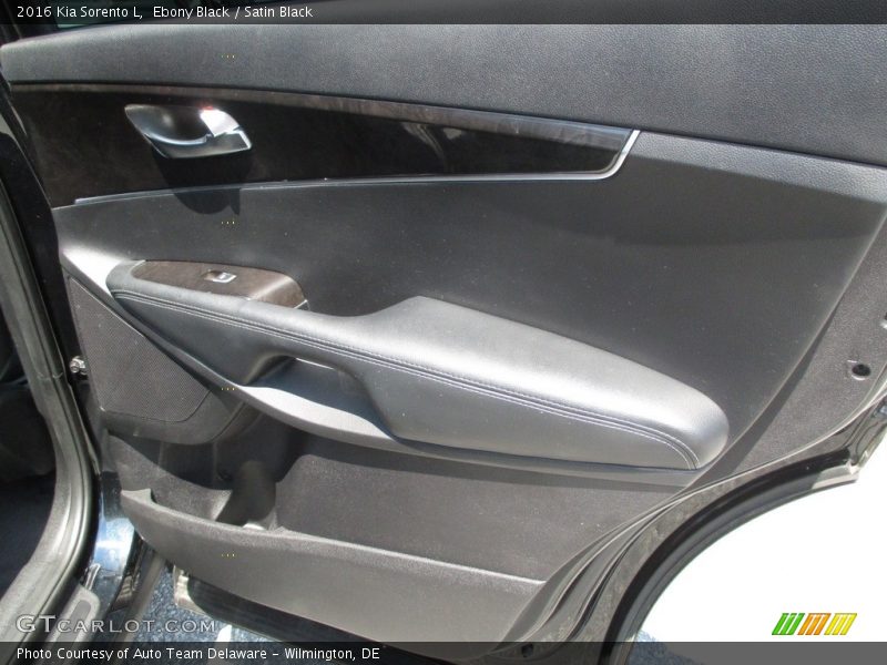 Ebony Black / Satin Black 2016 Kia Sorento L