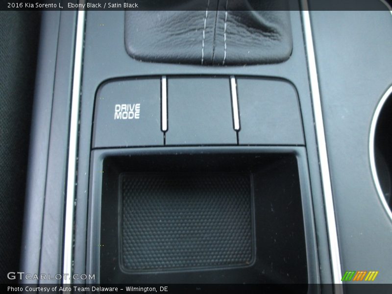 Ebony Black / Satin Black 2016 Kia Sorento L