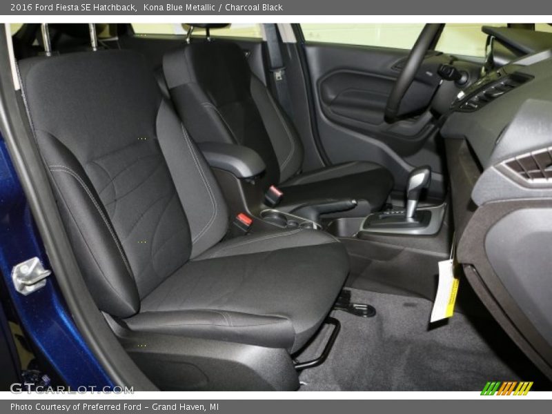 Kona Blue Metallic / Charcoal Black 2016 Ford Fiesta SE Hatchback
