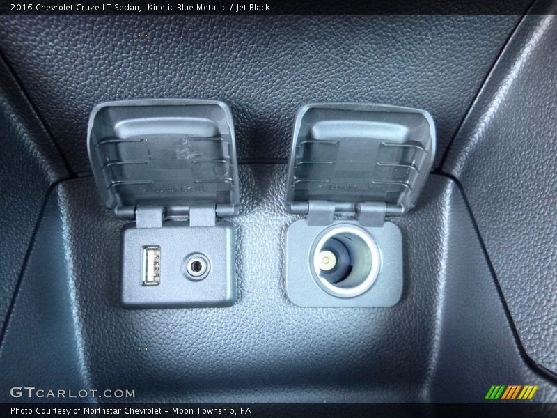 Kinetic Blue Metallic / Jet Black 2016 Chevrolet Cruze LT Sedan