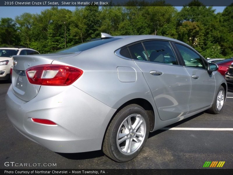 Silver Ice Metallic / Jet Black 2016 Chevrolet Cruze LT Sedan