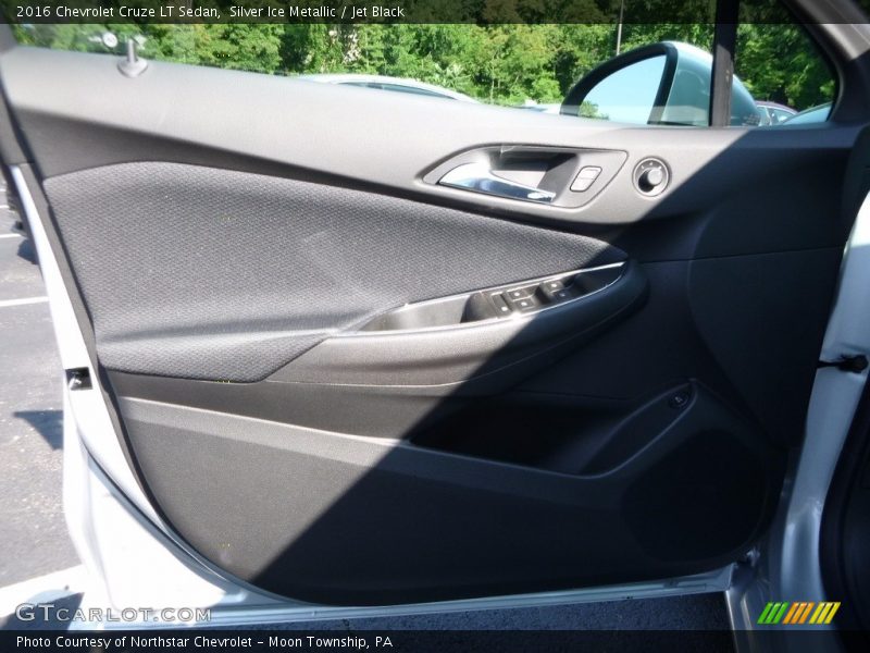 Silver Ice Metallic / Jet Black 2016 Chevrolet Cruze LT Sedan