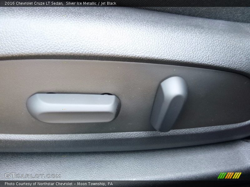 Silver Ice Metallic / Jet Black 2016 Chevrolet Cruze LT Sedan