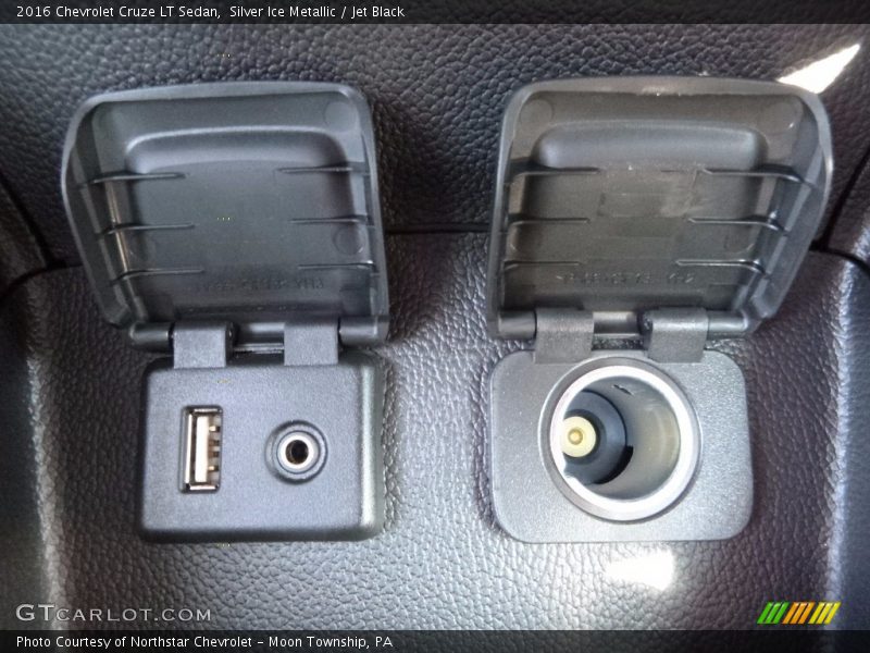 Silver Ice Metallic / Jet Black 2016 Chevrolet Cruze LT Sedan