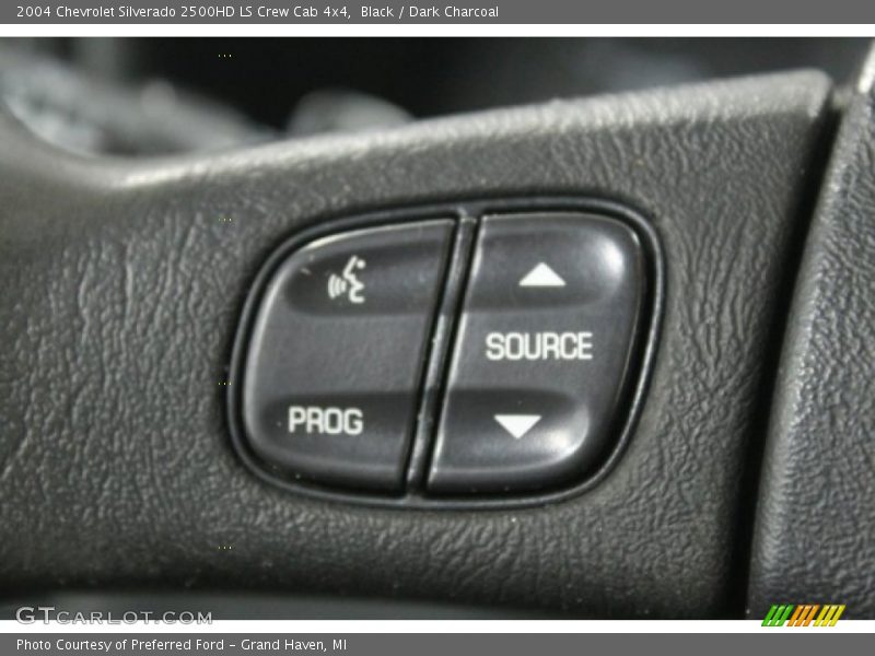 Black / Dark Charcoal 2004 Chevrolet Silverado 2500HD LS Crew Cab 4x4