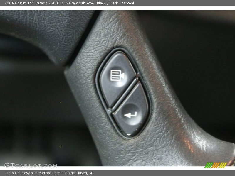 Black / Dark Charcoal 2004 Chevrolet Silverado 2500HD LS Crew Cab 4x4