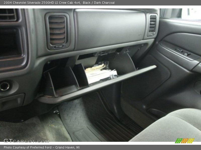 Black / Dark Charcoal 2004 Chevrolet Silverado 2500HD LS Crew Cab 4x4