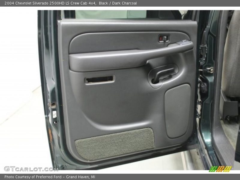 Black / Dark Charcoal 2004 Chevrolet Silverado 2500HD LS Crew Cab 4x4