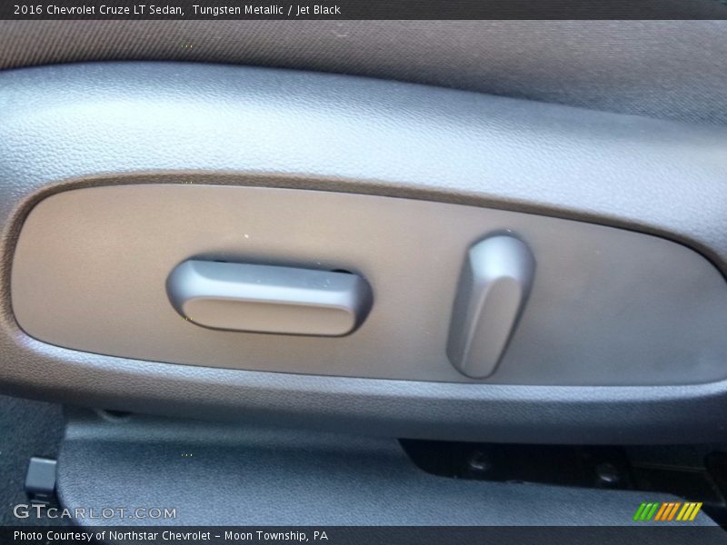 Tungsten Metallic / Jet Black 2016 Chevrolet Cruze LT Sedan