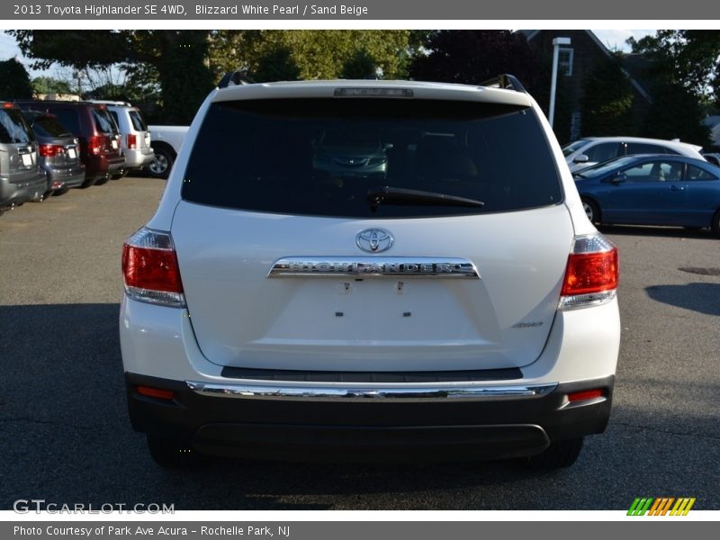Blizzard White Pearl / Sand Beige 2013 Toyota Highlander SE 4WD