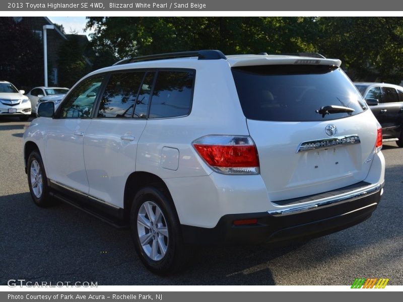 Blizzard White Pearl / Sand Beige 2013 Toyota Highlander SE 4WD