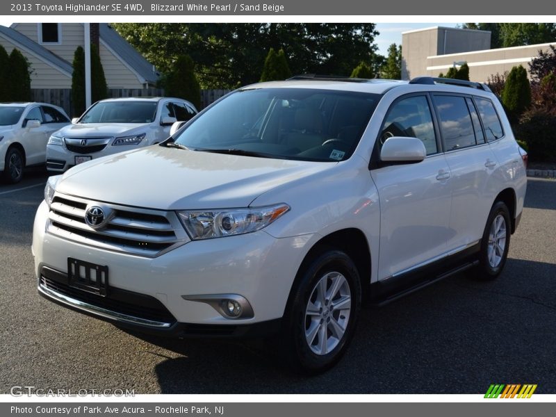 Blizzard White Pearl / Sand Beige 2013 Toyota Highlander SE 4WD