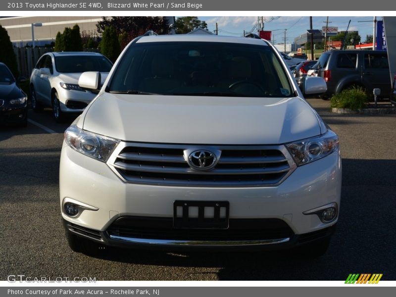 Blizzard White Pearl / Sand Beige 2013 Toyota Highlander SE 4WD