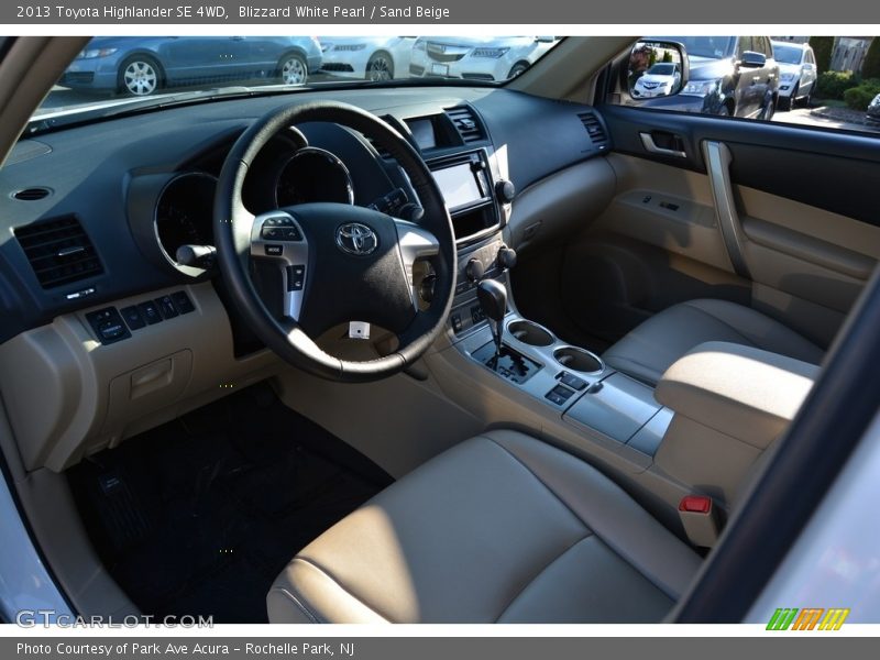 Blizzard White Pearl / Sand Beige 2013 Toyota Highlander SE 4WD