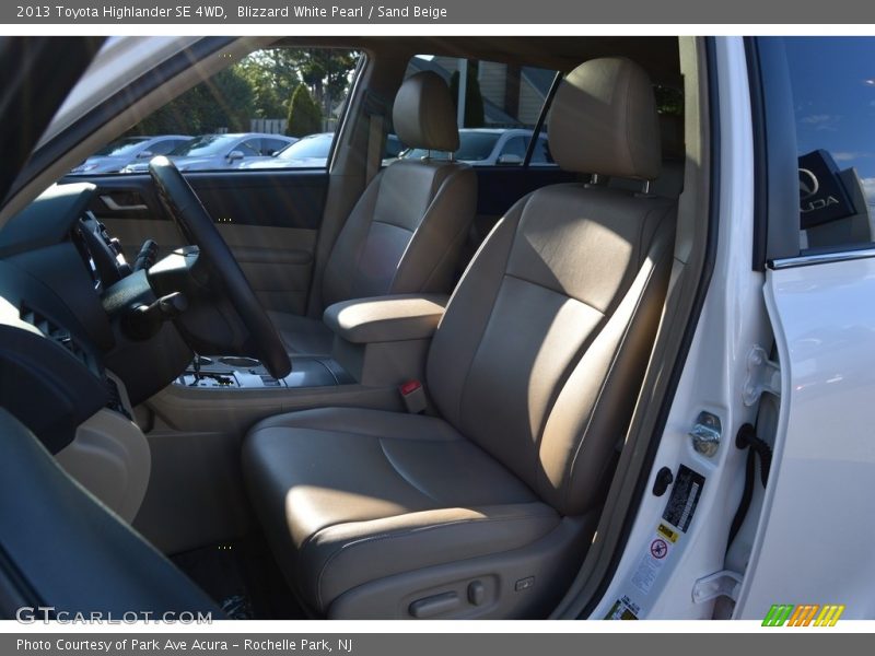 Blizzard White Pearl / Sand Beige 2013 Toyota Highlander SE 4WD