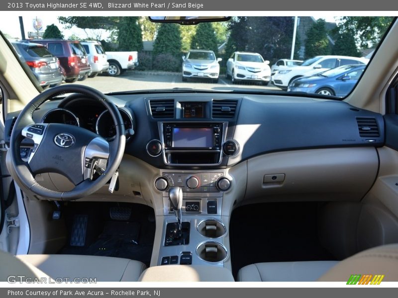 Blizzard White Pearl / Sand Beige 2013 Toyota Highlander SE 4WD