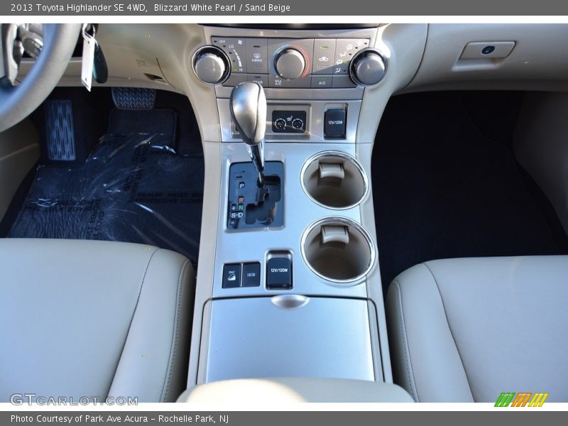 Blizzard White Pearl / Sand Beige 2013 Toyota Highlander SE 4WD