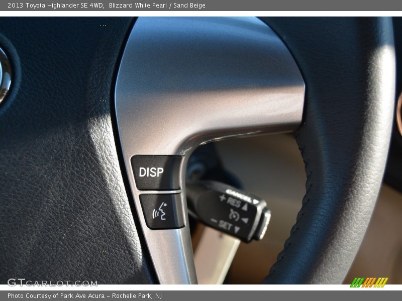 Blizzard White Pearl / Sand Beige 2013 Toyota Highlander SE 4WD