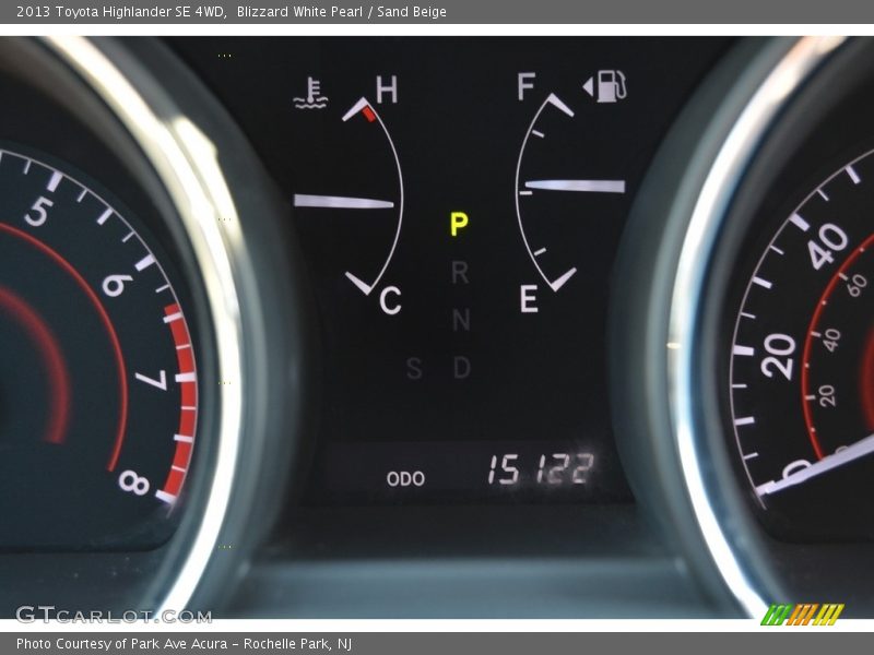 Blizzard White Pearl / Sand Beige 2013 Toyota Highlander SE 4WD
