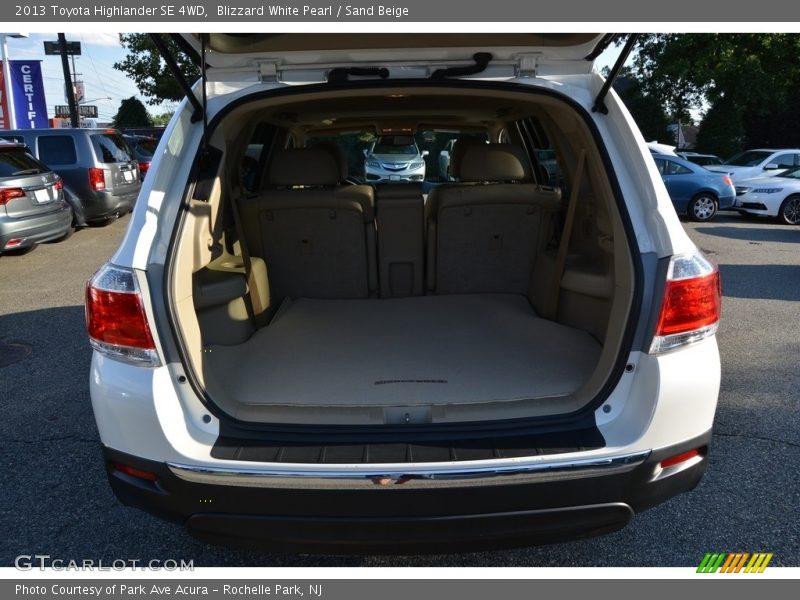Blizzard White Pearl / Sand Beige 2013 Toyota Highlander SE 4WD