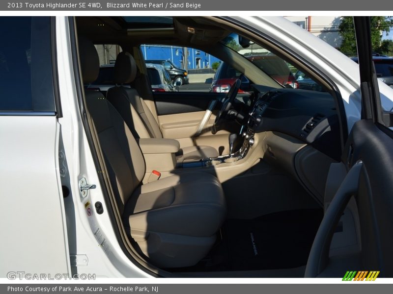 Blizzard White Pearl / Sand Beige 2013 Toyota Highlander SE 4WD