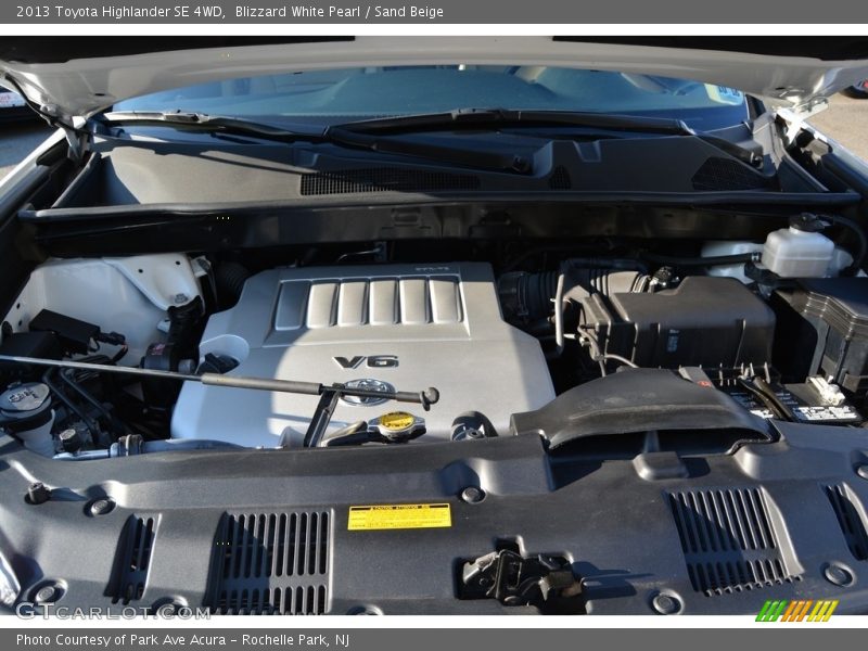 Blizzard White Pearl / Sand Beige 2013 Toyota Highlander SE 4WD