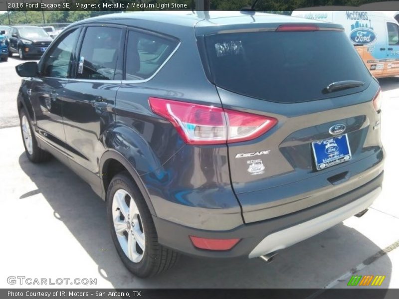 Magnetic Metallic / Medium Light Stone 2016 Ford Escape SE