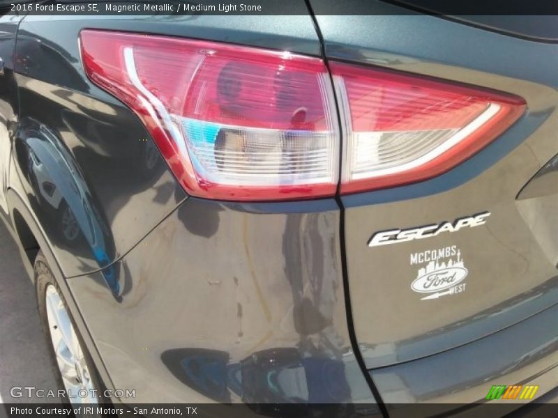 Magnetic Metallic / Medium Light Stone 2016 Ford Escape SE