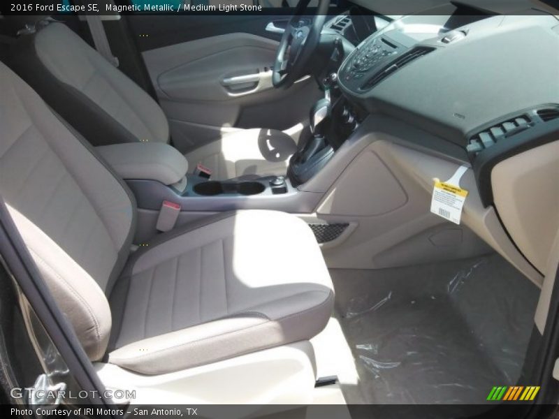 Magnetic Metallic / Medium Light Stone 2016 Ford Escape SE