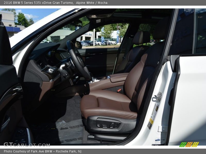 Alpine White / Mocha 2016 BMW 5 Series 535i xDrive Gran Turismo