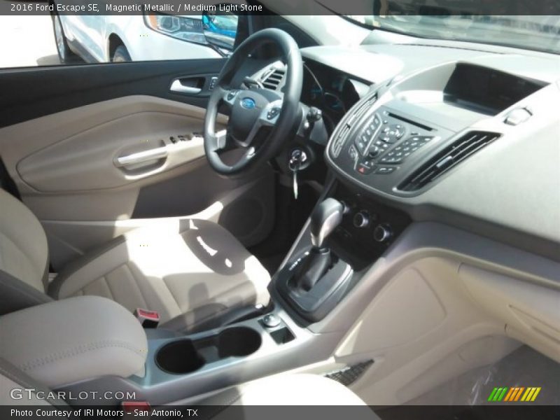 Magnetic Metallic / Medium Light Stone 2016 Ford Escape SE