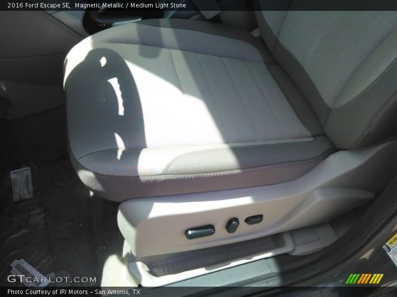 Magnetic Metallic / Medium Light Stone 2016 Ford Escape SE