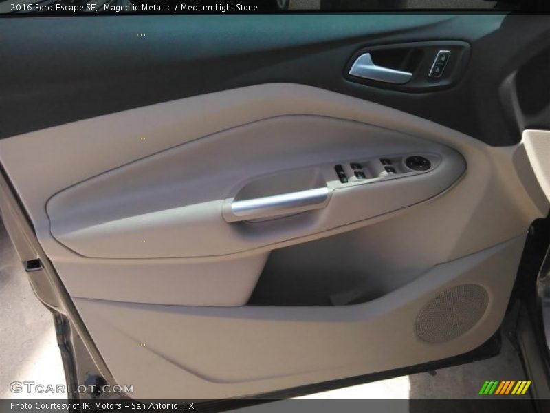Magnetic Metallic / Medium Light Stone 2016 Ford Escape SE