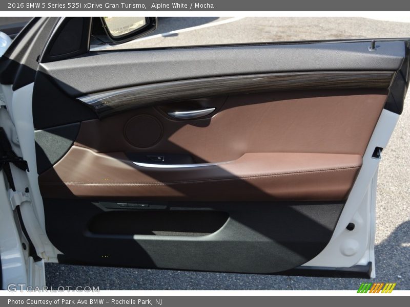 Alpine White / Mocha 2016 BMW 5 Series 535i xDrive Gran Turismo