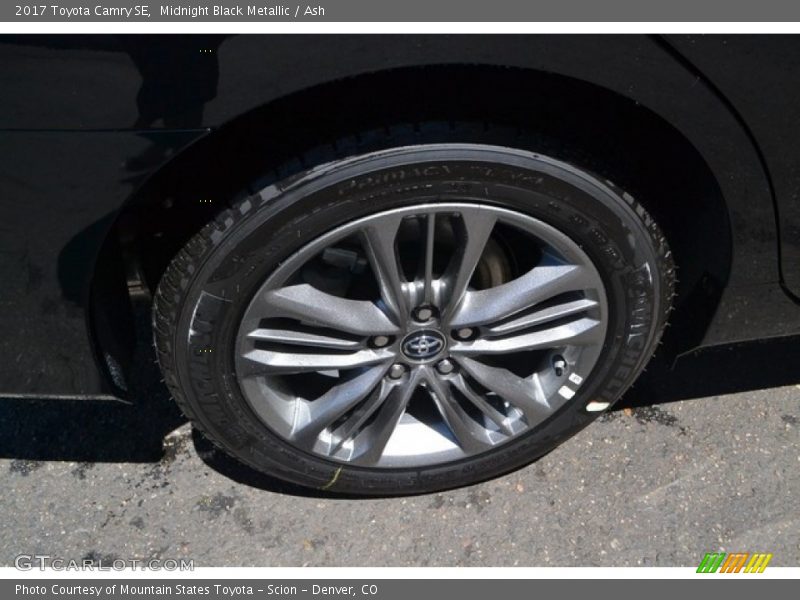 Midnight Black Metallic / Ash 2017 Toyota Camry SE