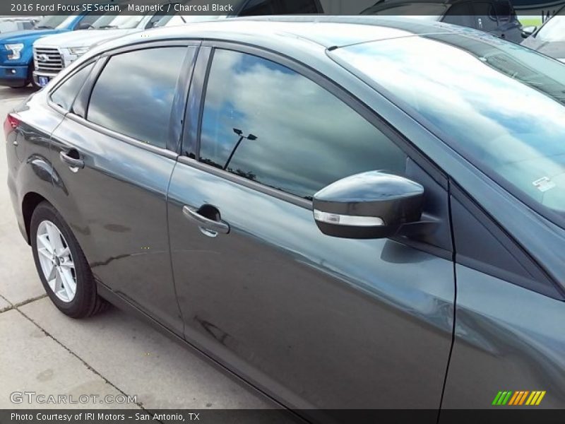 Magnetic / Charcoal Black 2016 Ford Focus SE Sedan