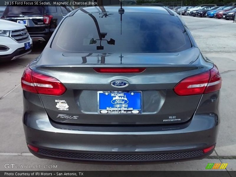 Magnetic / Charcoal Black 2016 Ford Focus SE Sedan