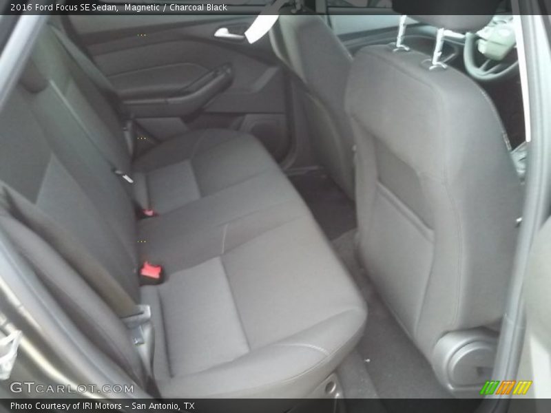 Magnetic / Charcoal Black 2016 Ford Focus SE Sedan