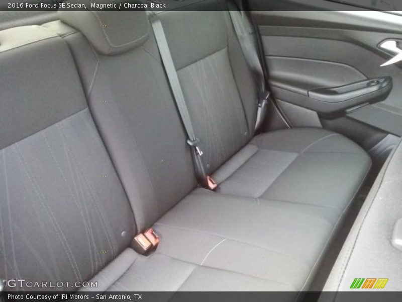 Magnetic / Charcoal Black 2016 Ford Focus SE Sedan