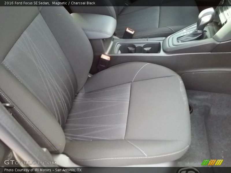 Magnetic / Charcoal Black 2016 Ford Focus SE Sedan