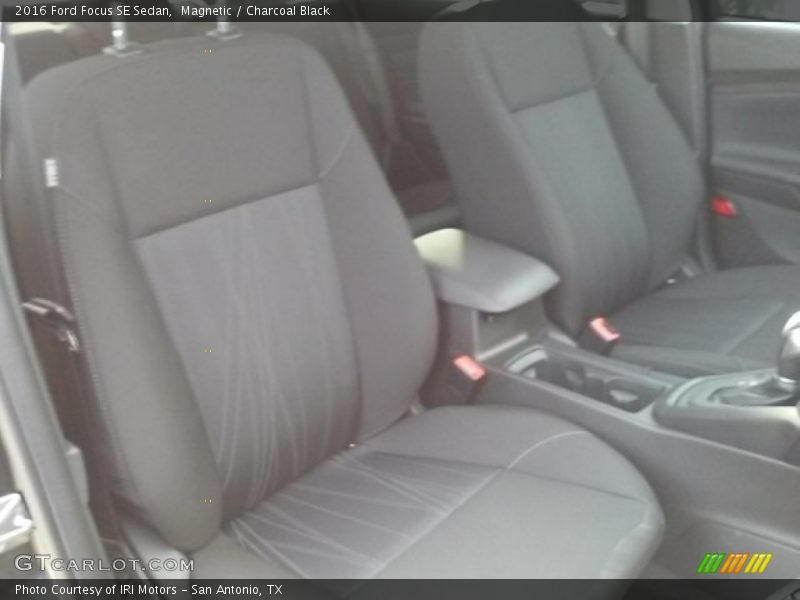 Magnetic / Charcoal Black 2016 Ford Focus SE Sedan