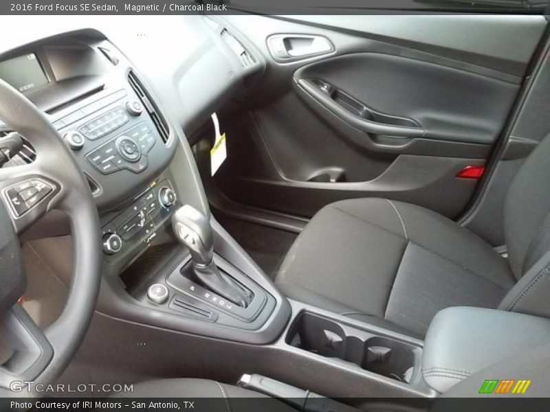 Magnetic / Charcoal Black 2016 Ford Focus SE Sedan