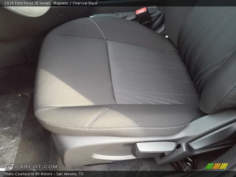 Magnetic / Charcoal Black 2016 Ford Focus SE Sedan