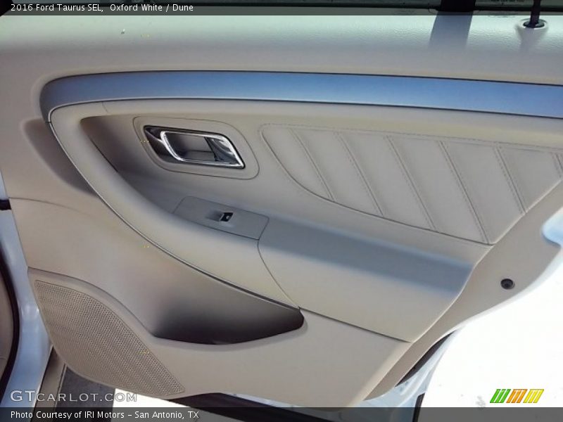Oxford White / Dune 2016 Ford Taurus SEL